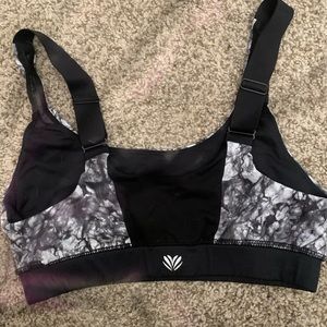 Sports bra. *NOT padded*